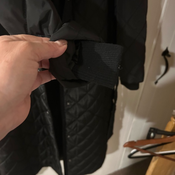 DNKY 
WOMENS COAT 
WORE ONE TIME - Picture 3 of 3